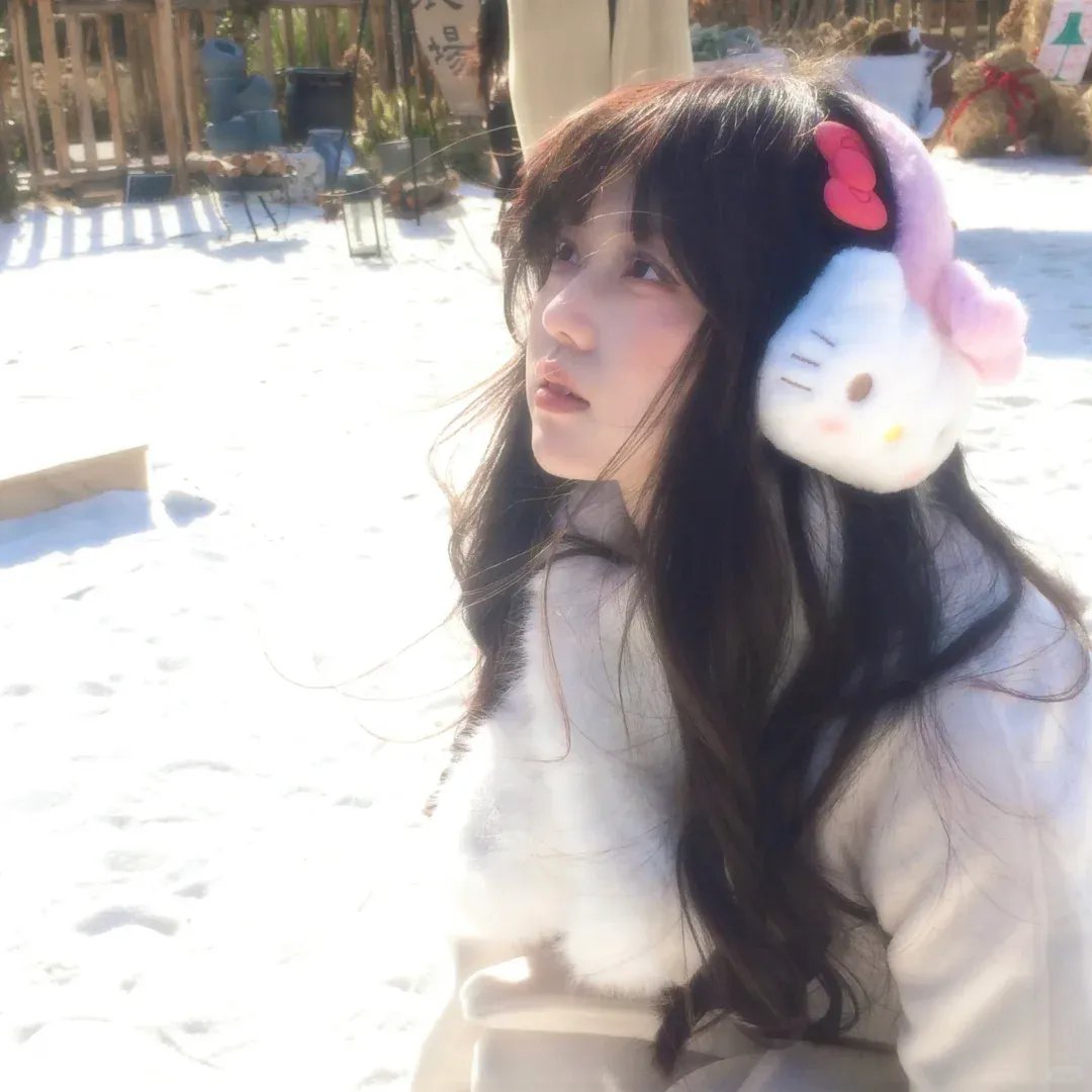 游艇藏春
